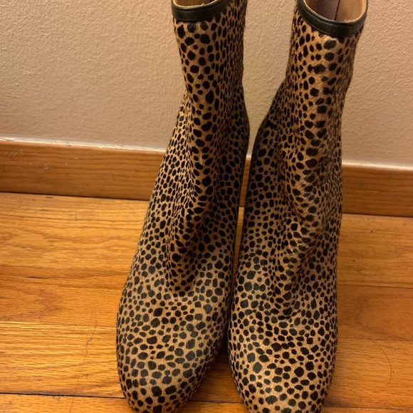 Ann Taylor Calf-Hair Carmel Brown Bootie with Black Pipping👢 - Picture 4 of 5